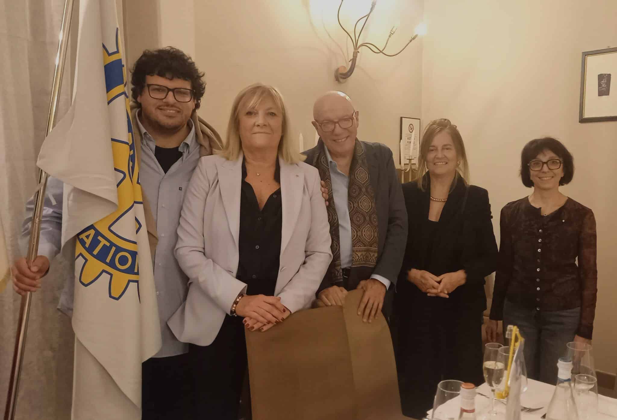 Maria Grazia Petterino, Presidente del Rotary Club Gattinara, giovedì 8 ottobre ha organizzato una serata per affrontare un tema di grande attualità: “Il clima che cambia: quali sfide per il nostro futuro”, invitando il giovane storico del clima novarese Luca Dal Bello